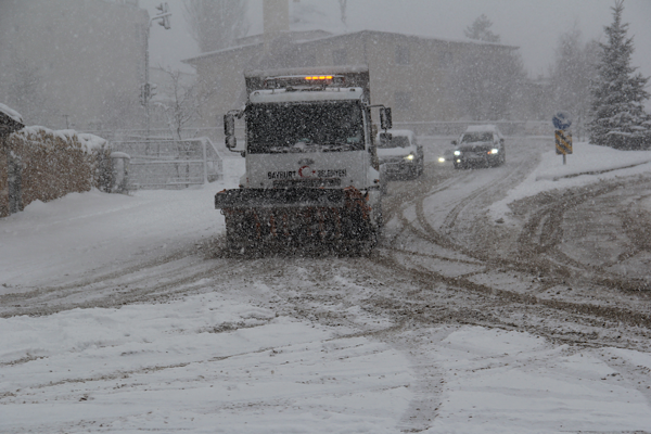 Bayburt’ta karla mücadele çalışmaları sürdürülüyor