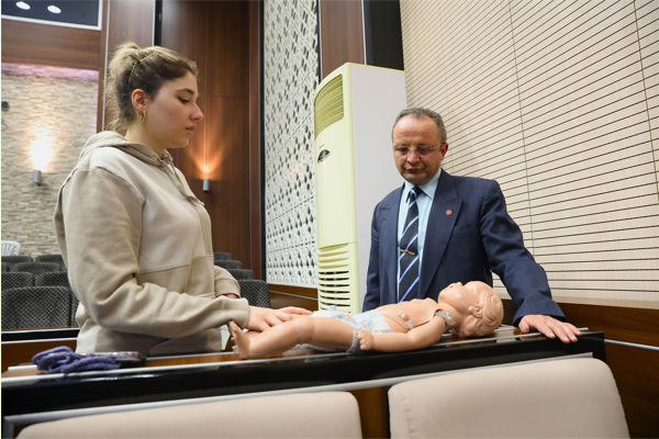 Keçiören Belediyesi’nden personeline ilk yardım eğitimi