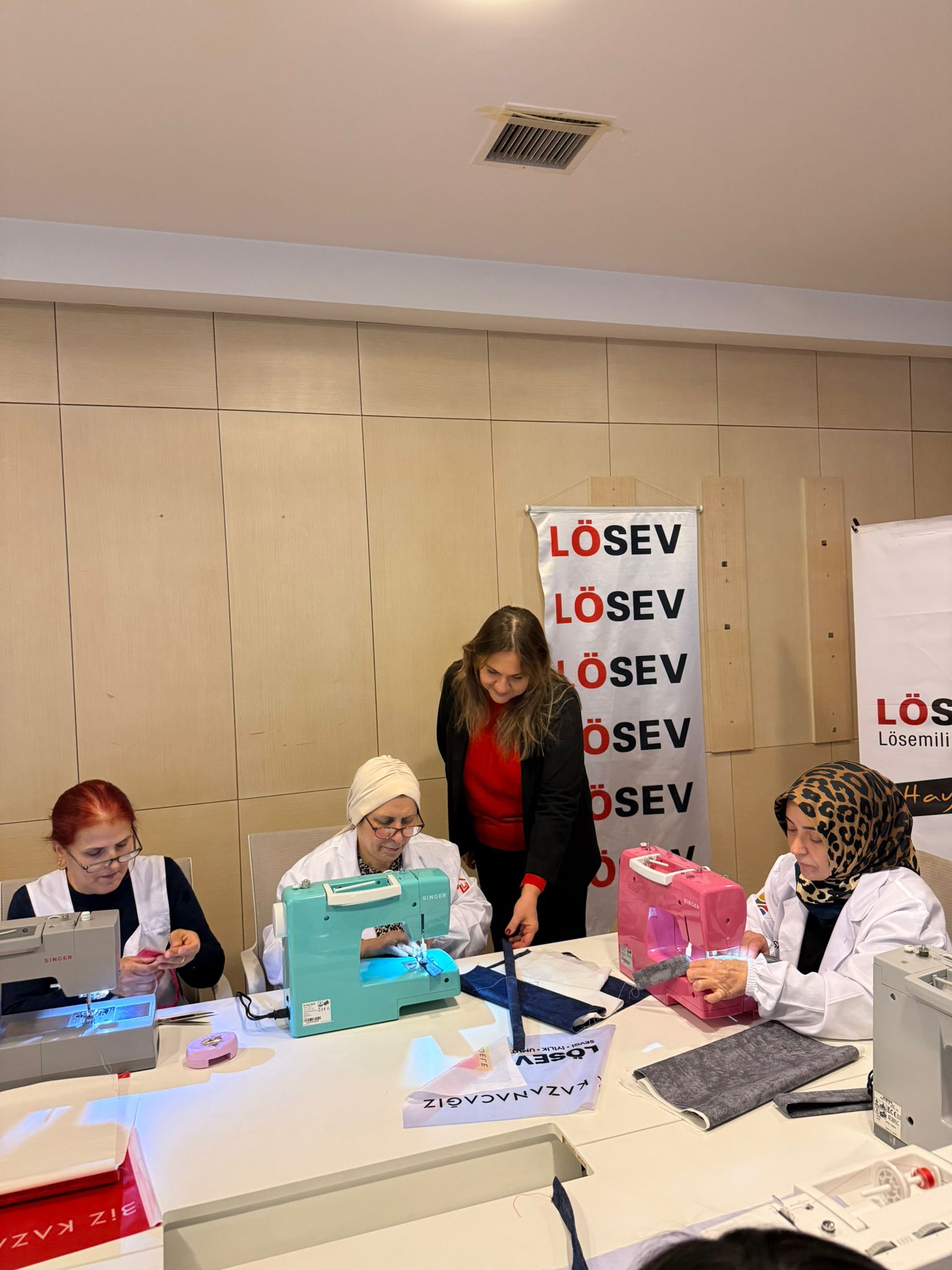 LÖSEV anneleri Bez Çanta Atölyesi’nde bir araya geldi
