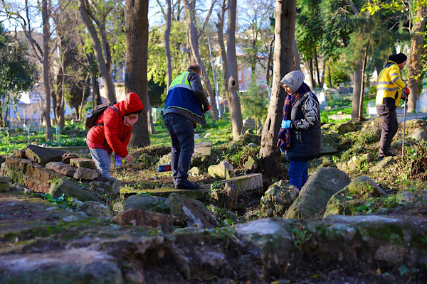 Seyyid Kutbiddin Mezarlığı’ndaki kurtarma kazıları devam ediyor