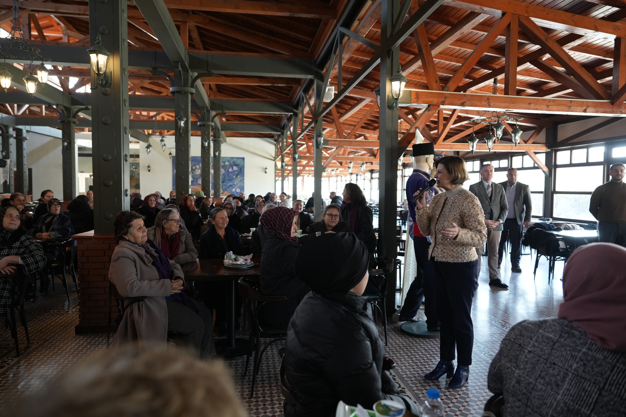 Başkan Ünlüce, Mahmudiyeli kadınlarla buluştu