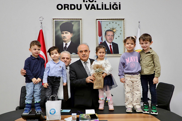 Anaokulu öğrencilerden Vali Erol’a 10 Ocak ziyareti
