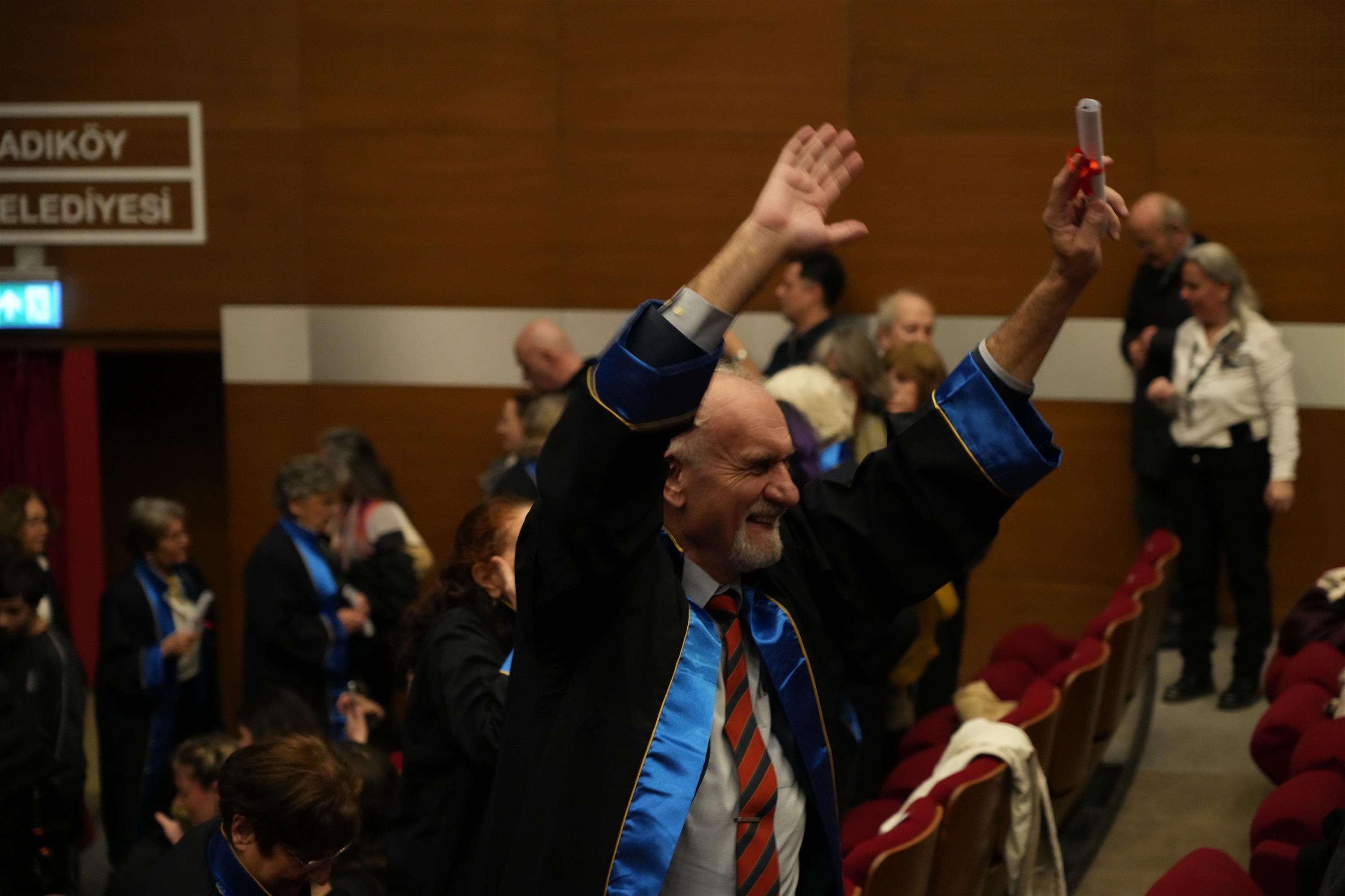 Kadıköy’de 65 yaş üstü bireyler İkinci Bahar Akademisi’nden mezun oldu