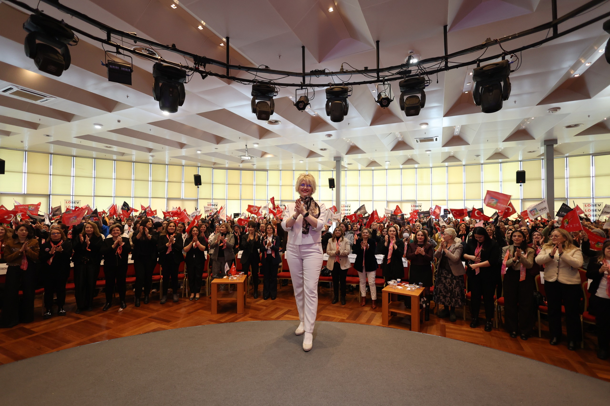 LÖSEV’den anlamlı çağrı Umudumuz Kadın Dayanışması