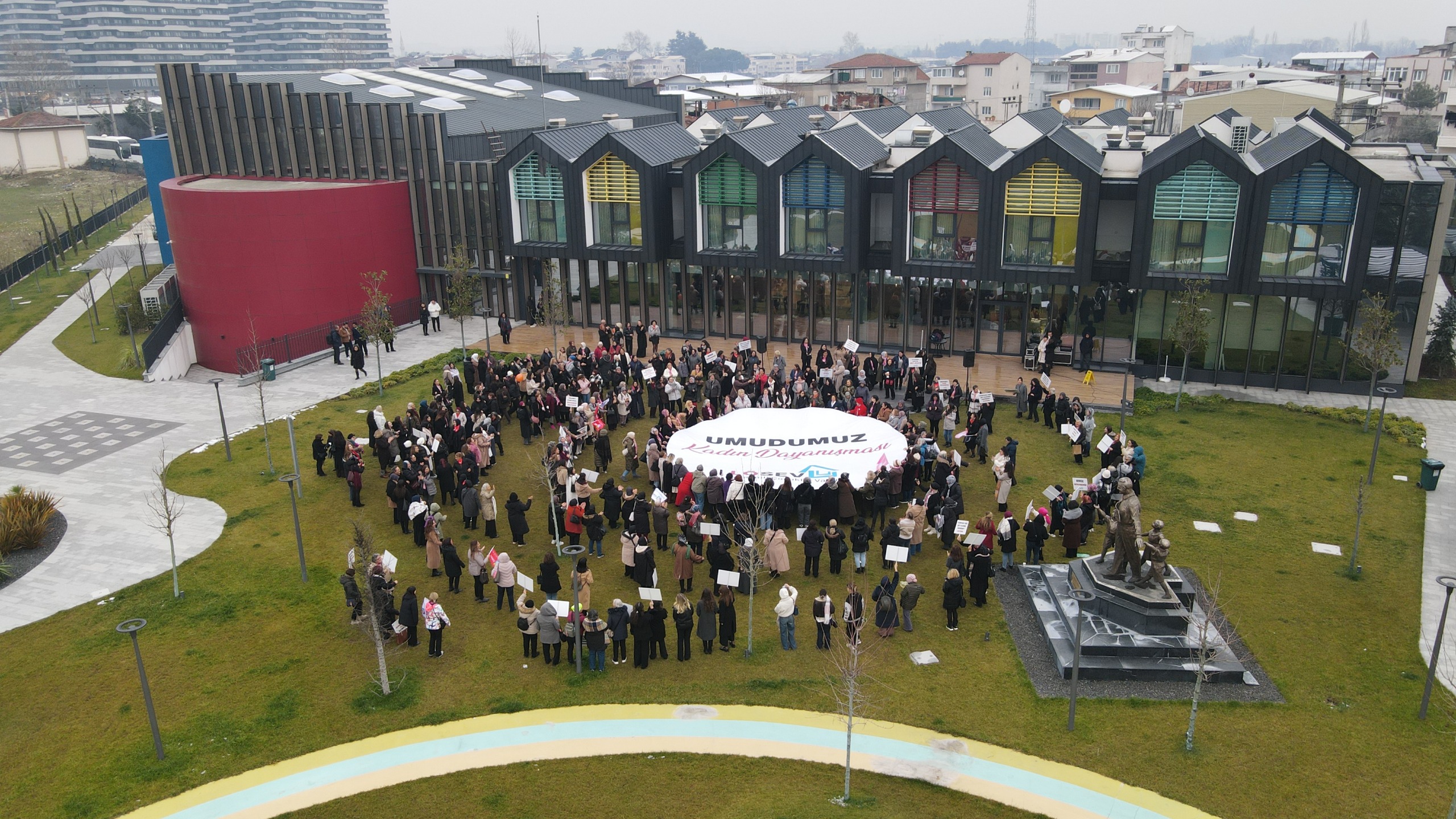LÖSEV’den anlamlı çağrı Umudumuz Kadın Dayanışması