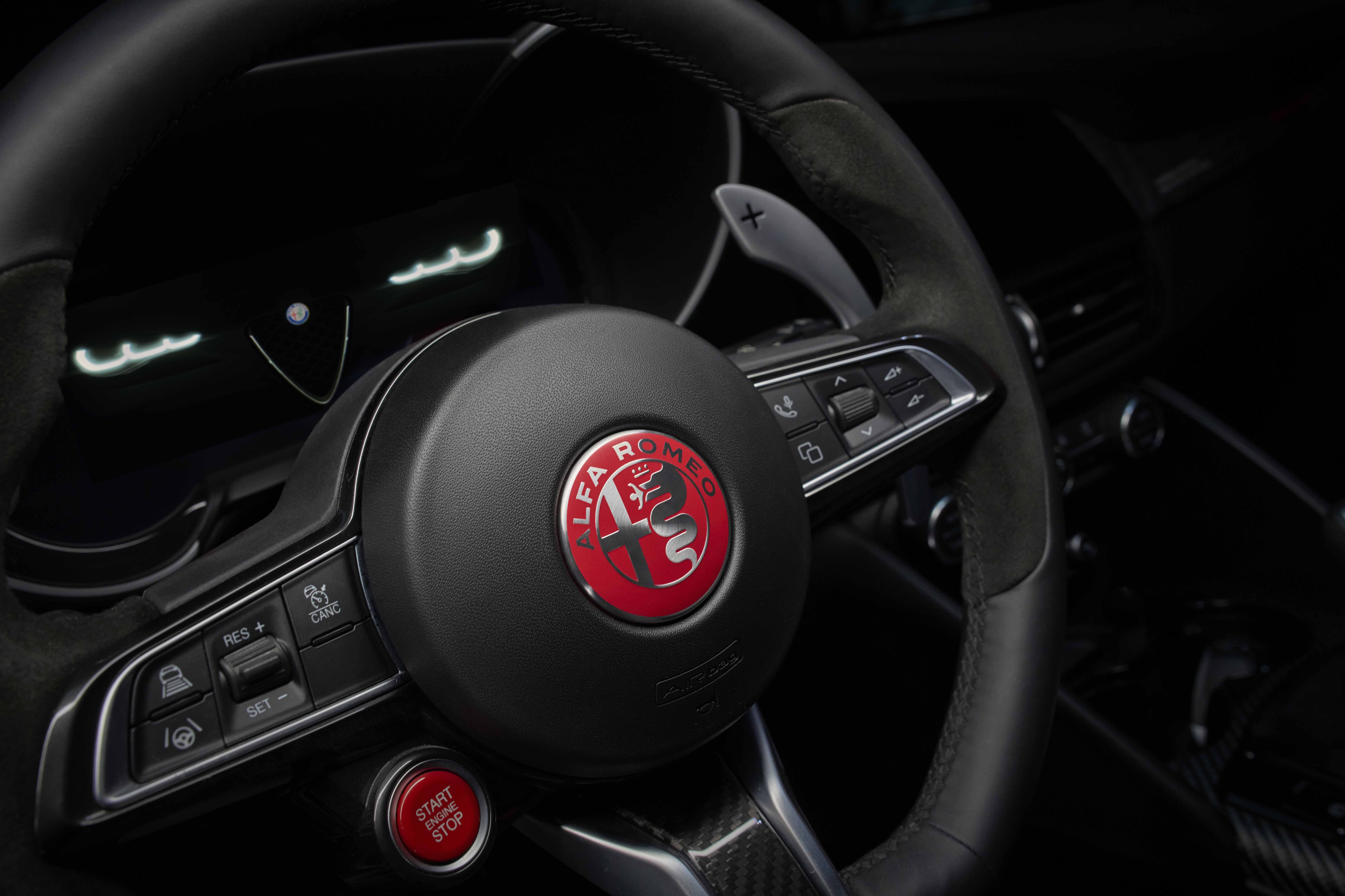 Alfa Romeo, yenilikçi modellerini Brüksel Otomobil Fuarı’nda sergiledi