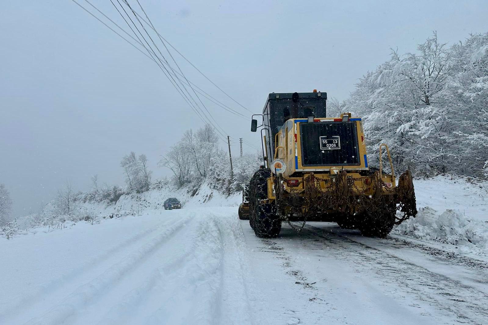 Samsun’da kar yağışı sonrası 346 mahalle yolu ulaşıma açıldı