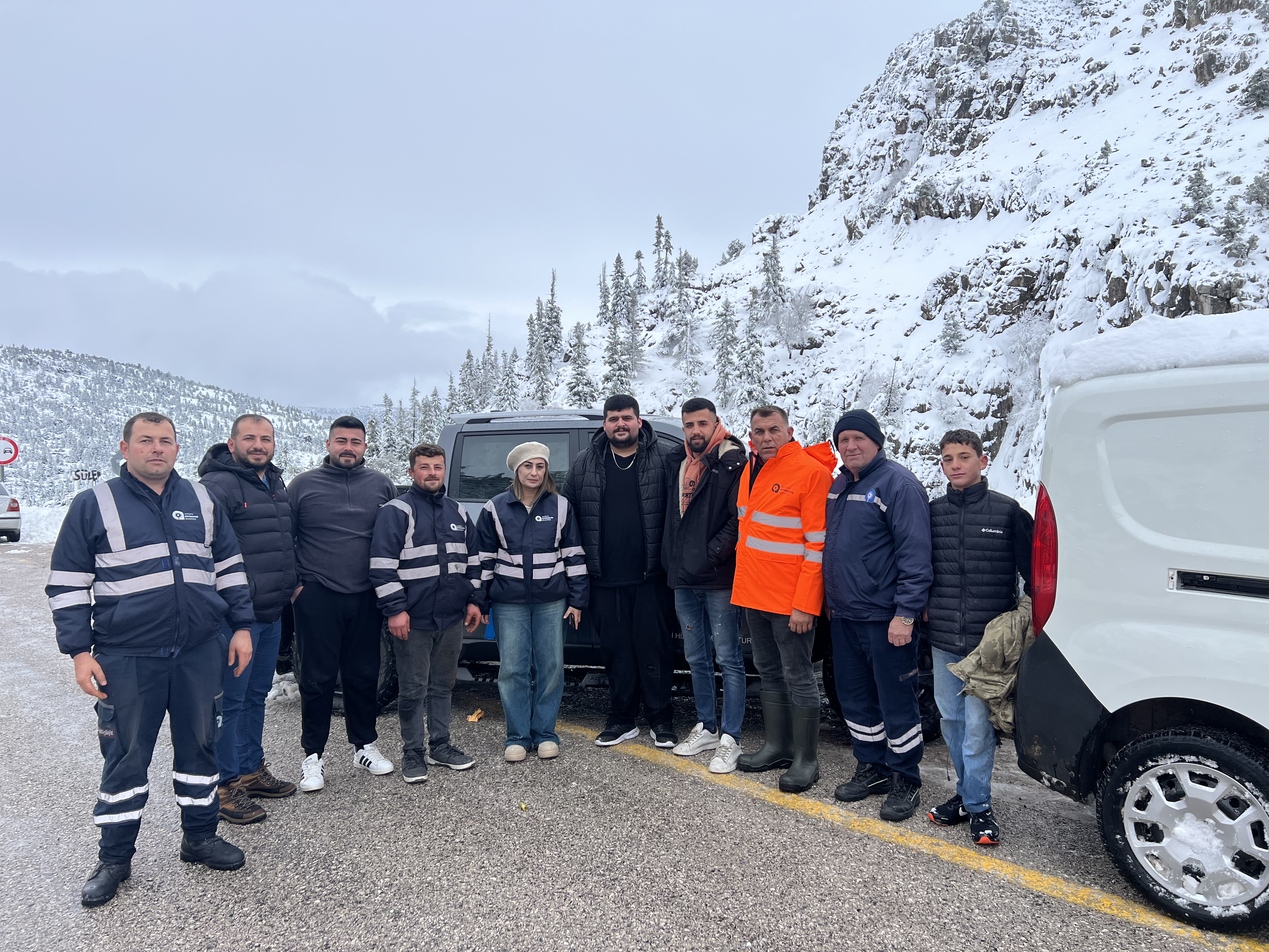 Akseki’de mahsur kalan 4 vatandaş kurtarıldı