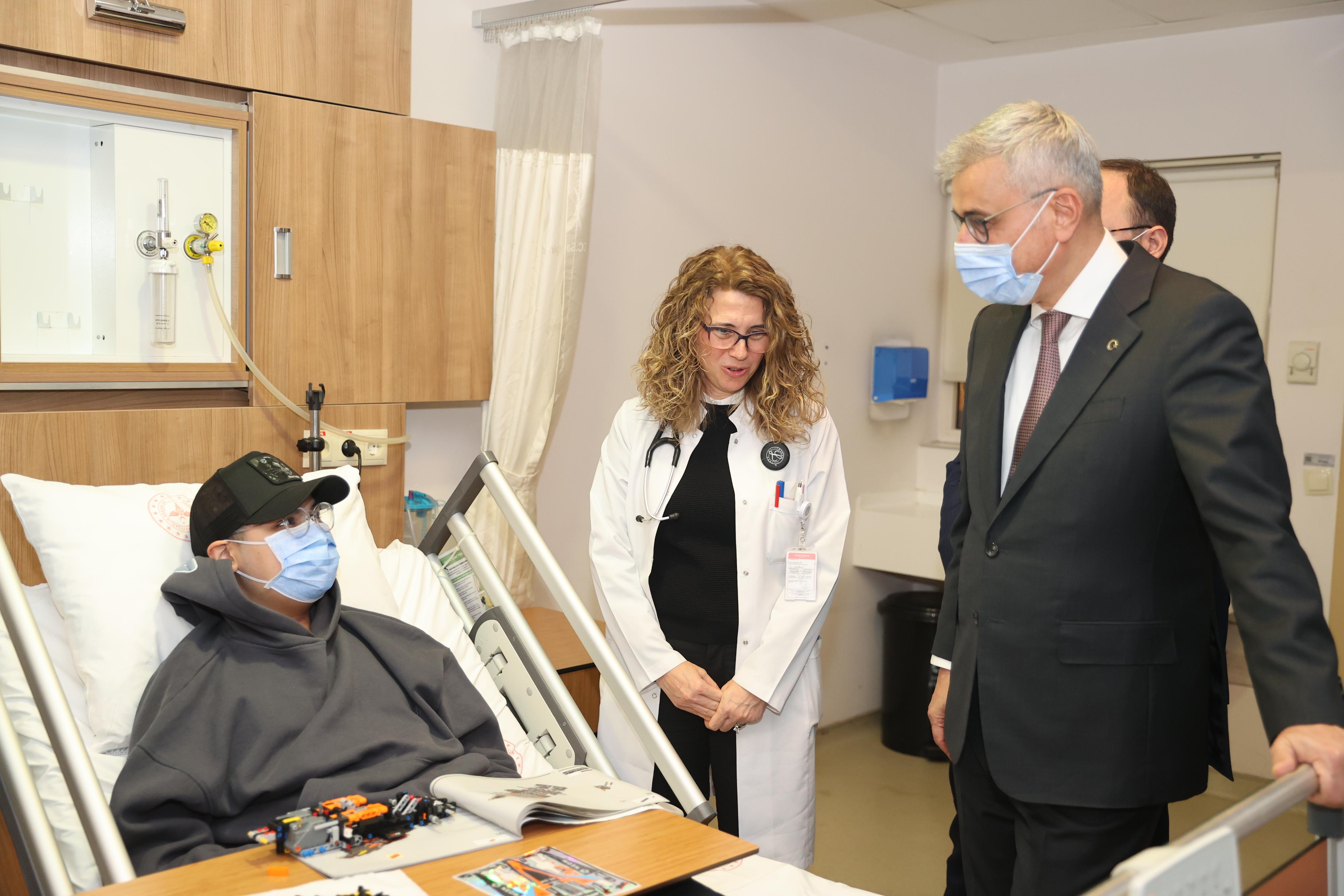 Bakan Memişoğlu, Sarıyer Hamidiye Etfal Eğitim ve Araştırma Hastanesi ziyaret etti