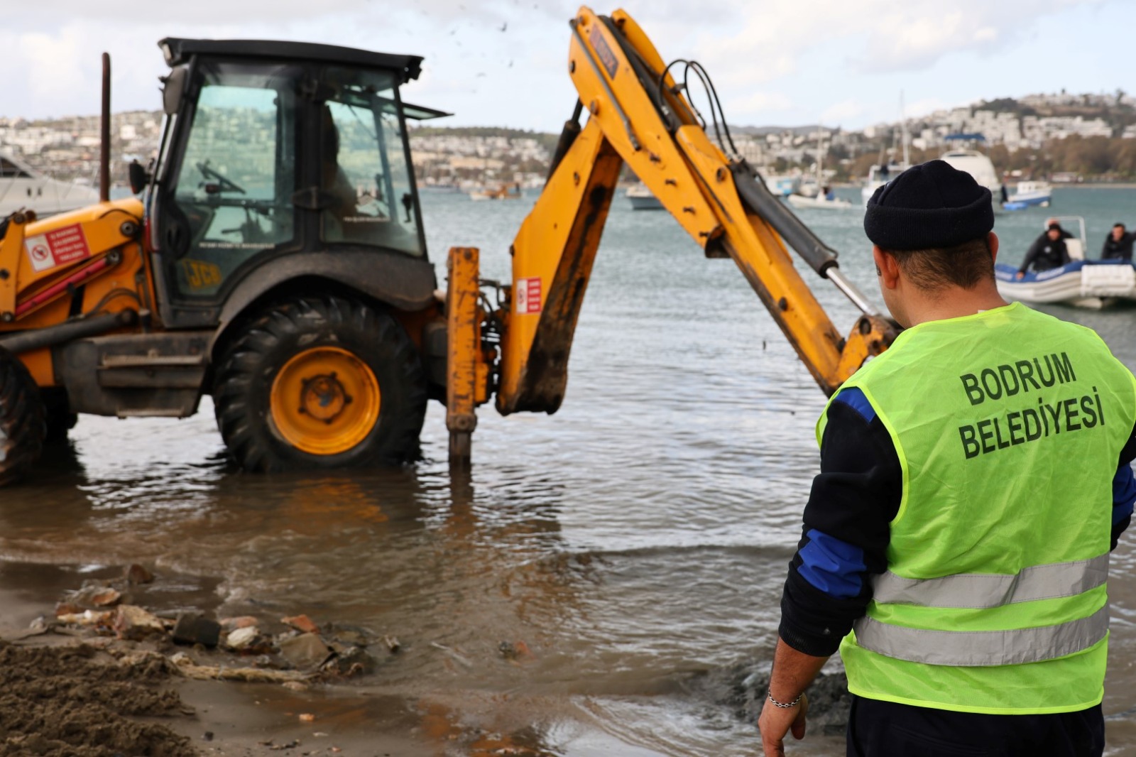 Gümbet dolgu alanında düzenleme çalışması