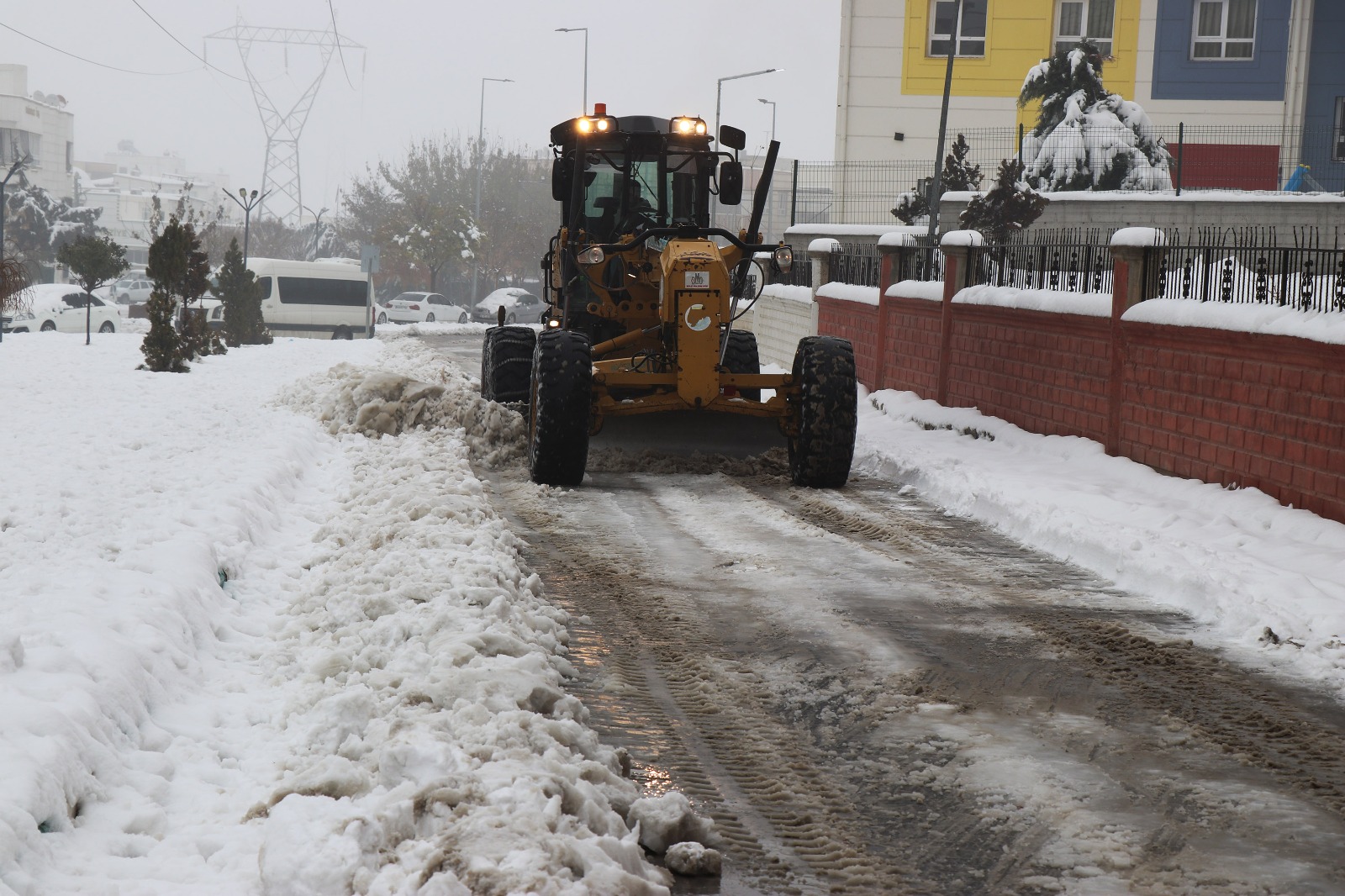 Haliliye’de karla mücadele çalışmaları