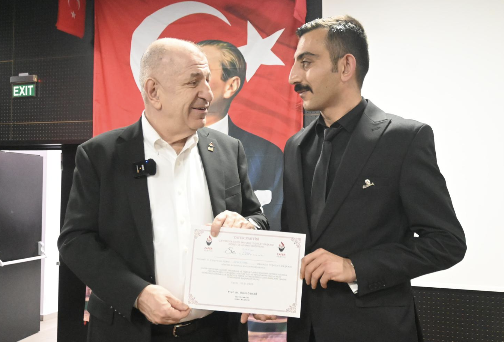 Özdağ, Kocaeli’de rozet ve mahalle temsilcileri atama törenlerine katıldı