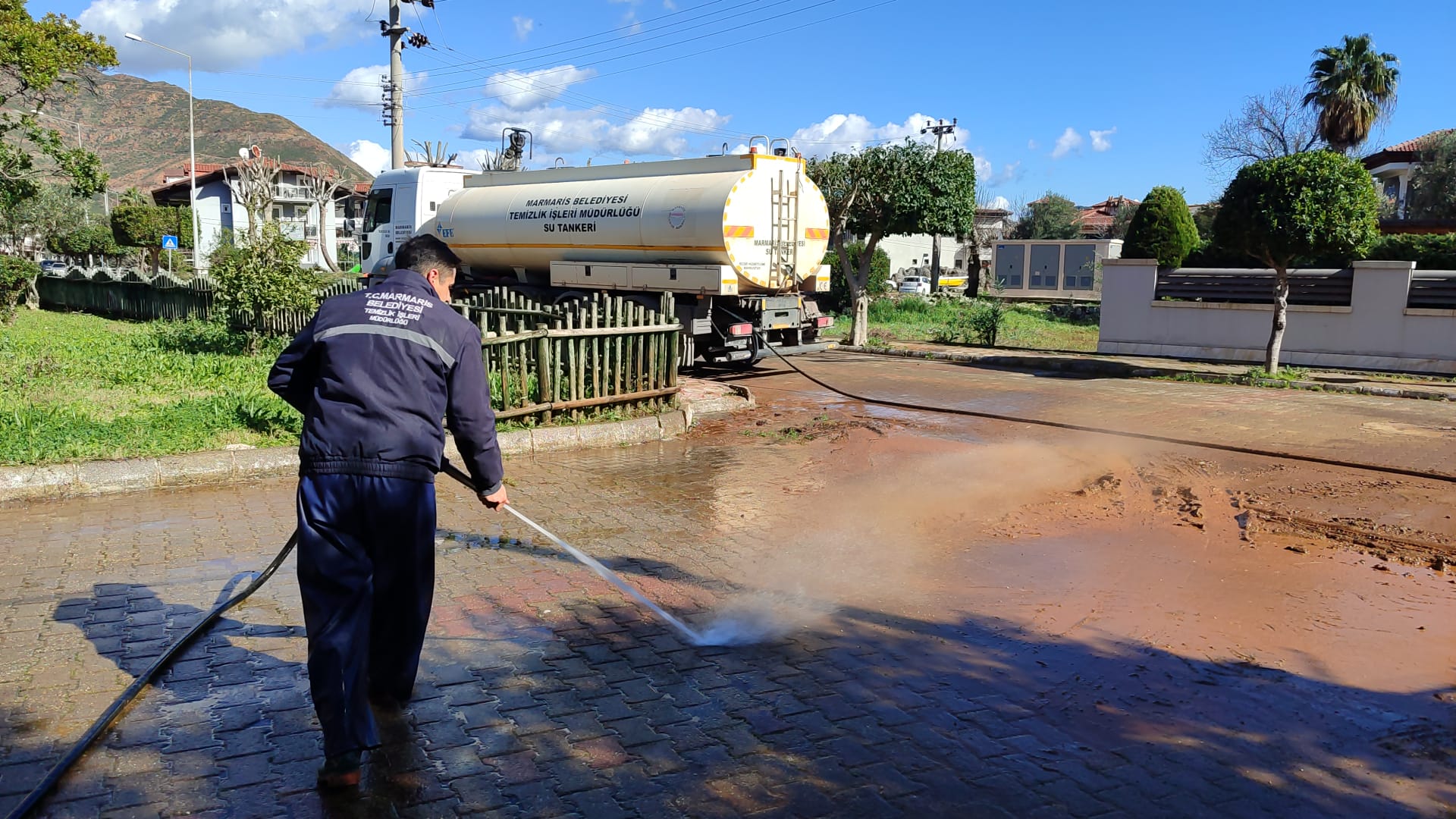 İçmeler’de sel sonrası çalışmalar sürüyor