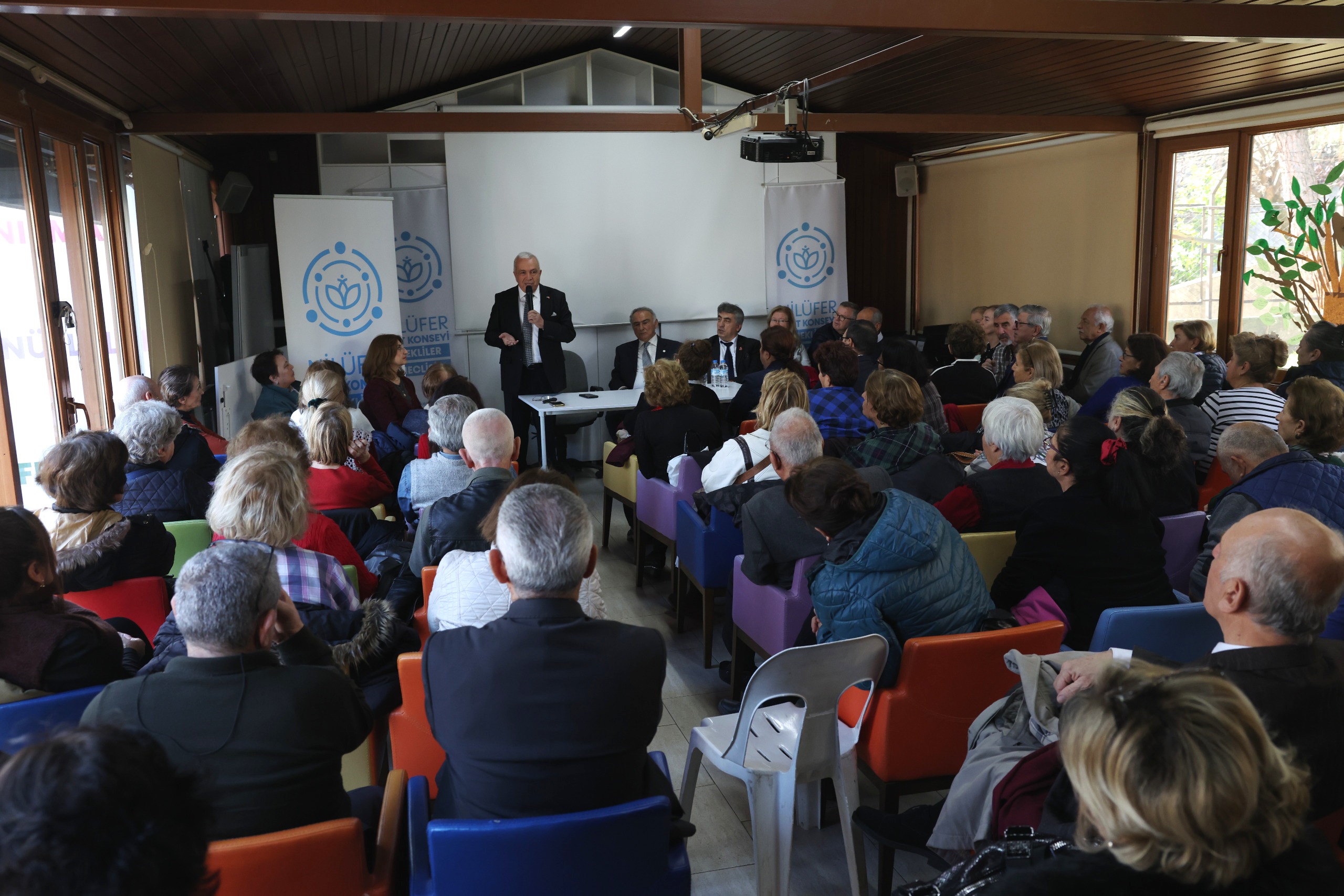 Başkan Özdemir, emeklilerle bir araya geldi