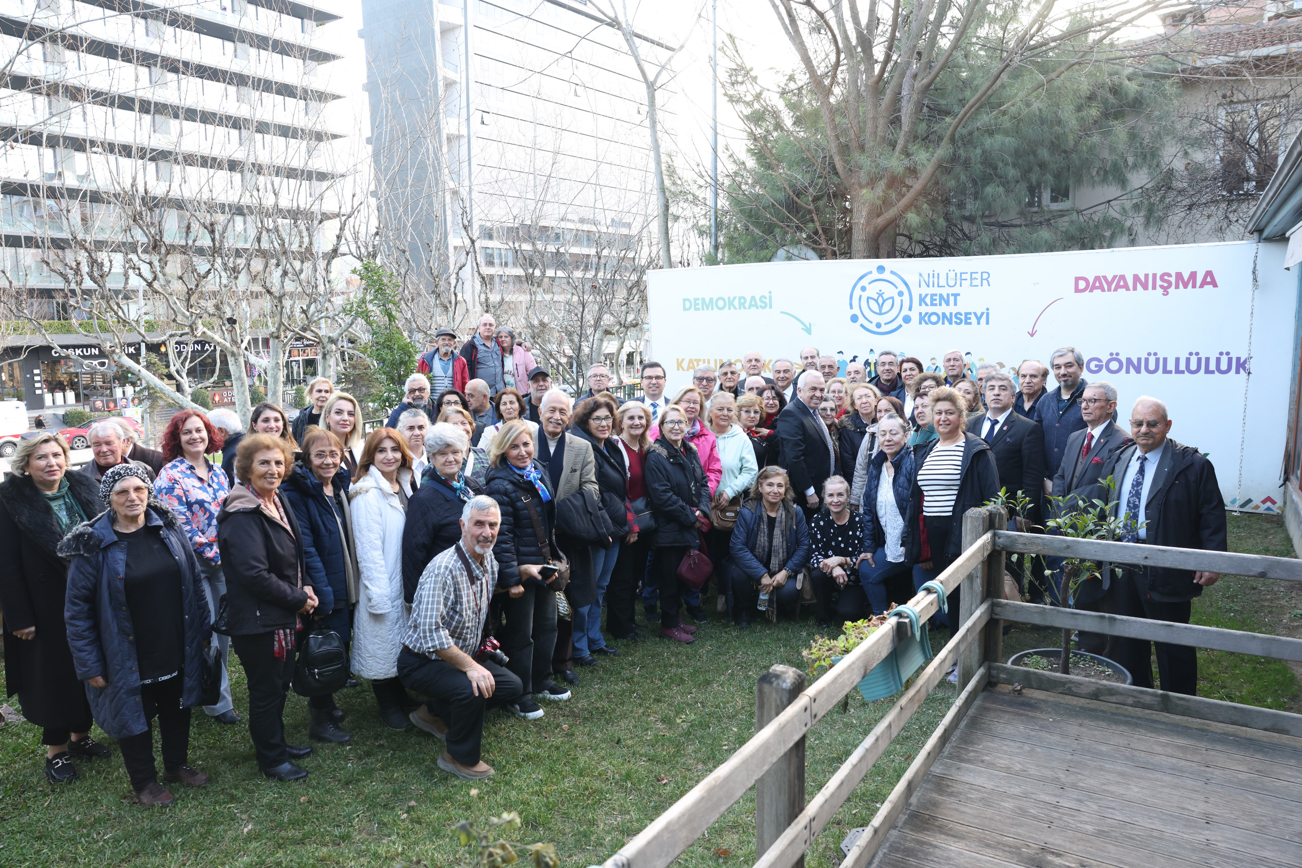 Başkan Özdemir, emeklilerle bir araya geldi