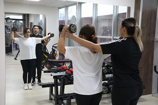 Menderes’te kadınlara özel fitness salonu yenilendi
