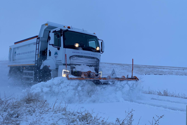 Kayseri’de kar yağışı sonrası 86 kırsal mahalle yolu ulaşıma açıldı