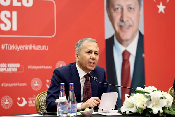 Bakan Yerlikaya: Mersin’de 1,9 milyar TL’lik yasa dışı para trafiği tespit ettik