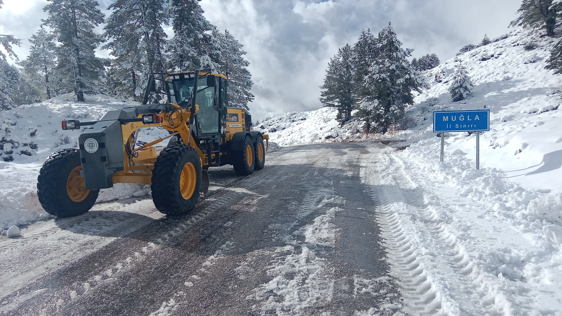 Muğla’da karla mücadele çalışmaları sürüyor