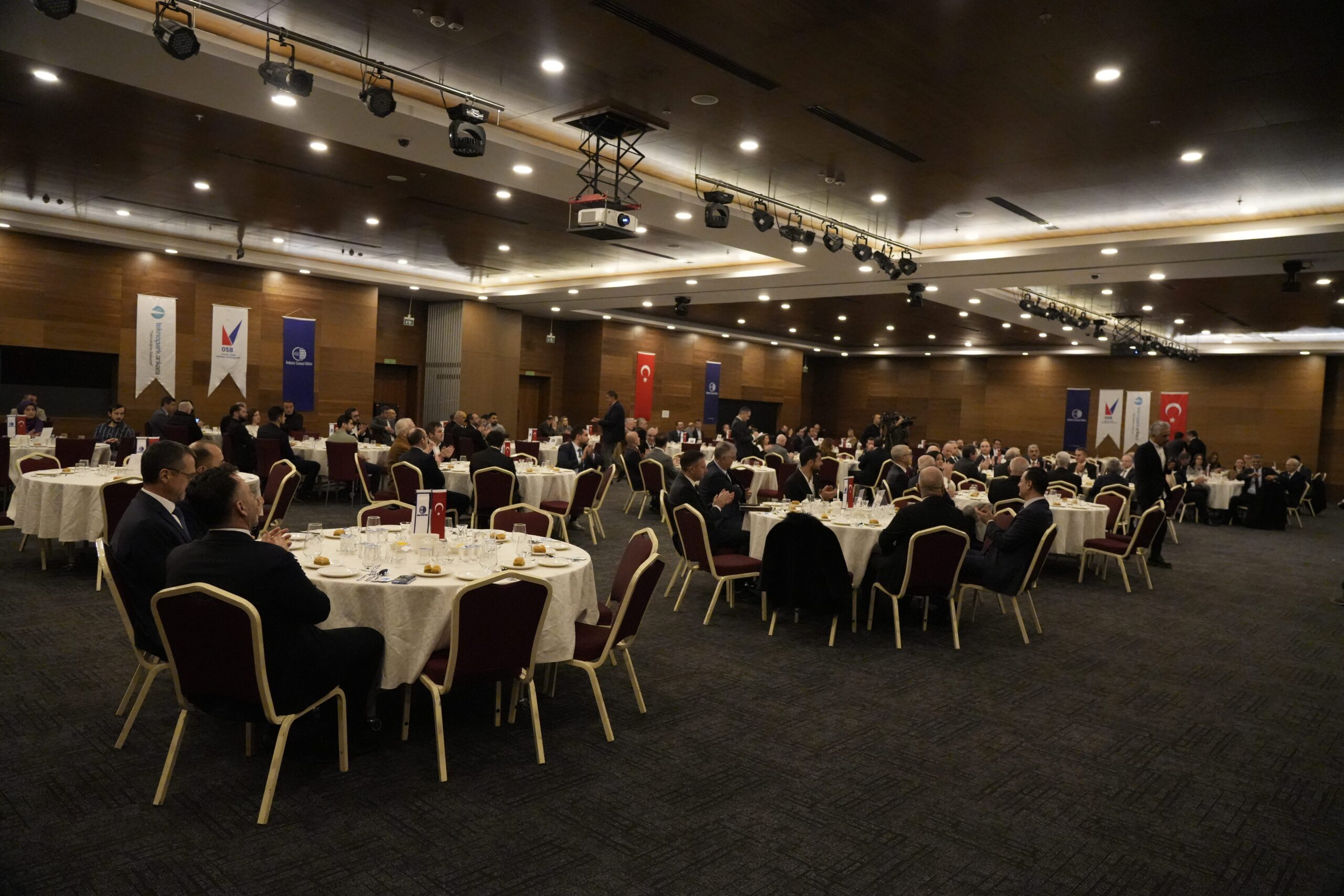 ASO ELEKTRONİK SEKTÖRÜ ÖDÜLLERİ SAHİPLERİNİ BULDU