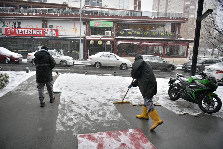 Beylikdüzü’nde karla mücadele