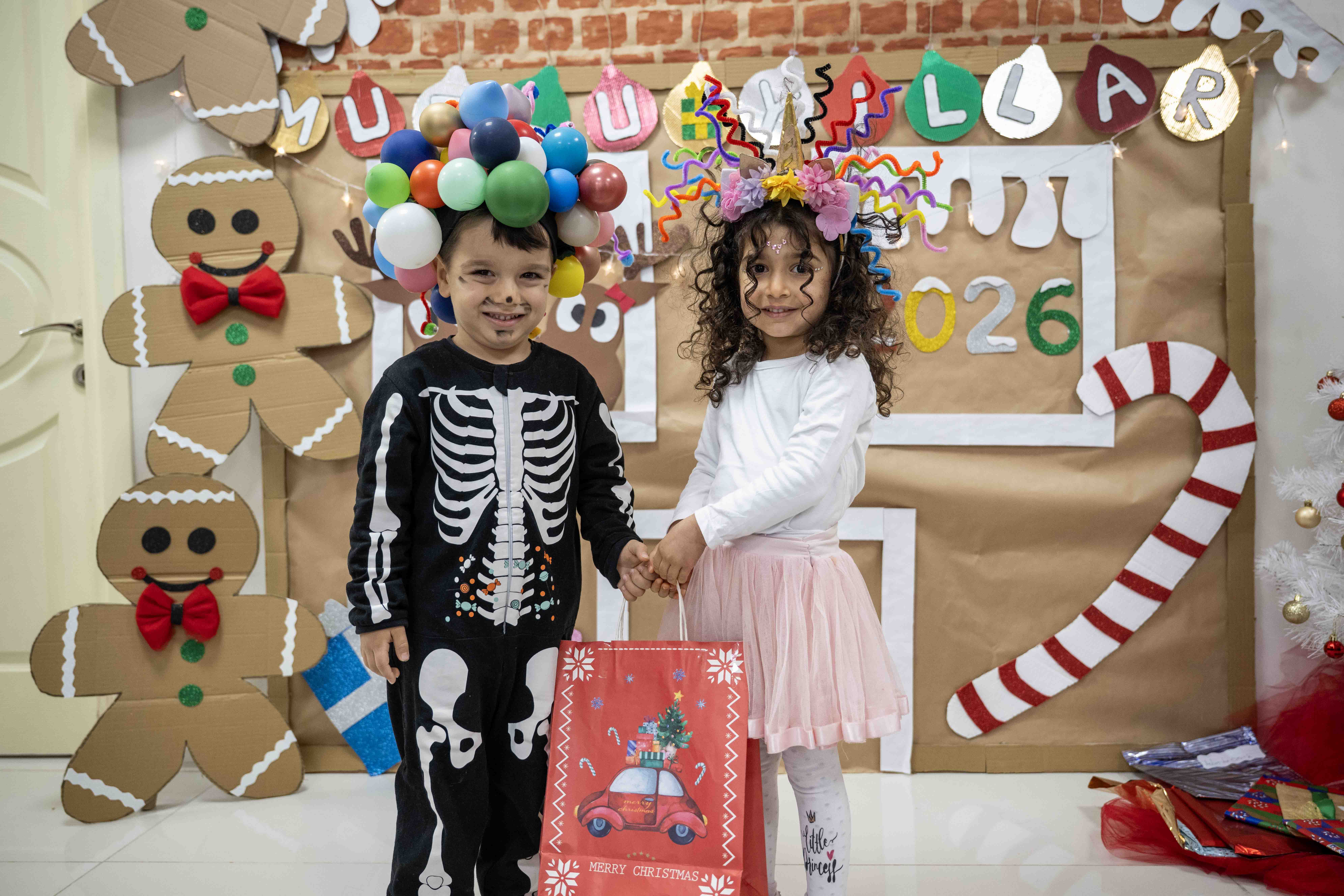 Bornovalı çocuklar yeni yılı kutladı