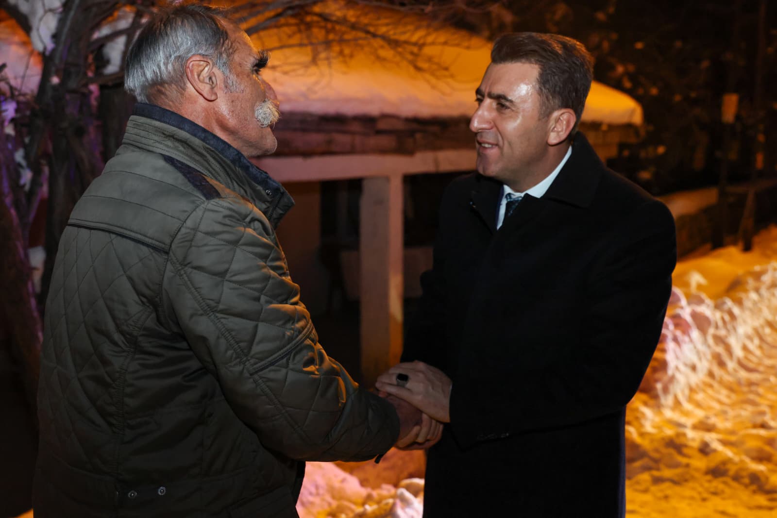 Vali Aygöl’den üç kuşağı buluşturan aileye ziyaret