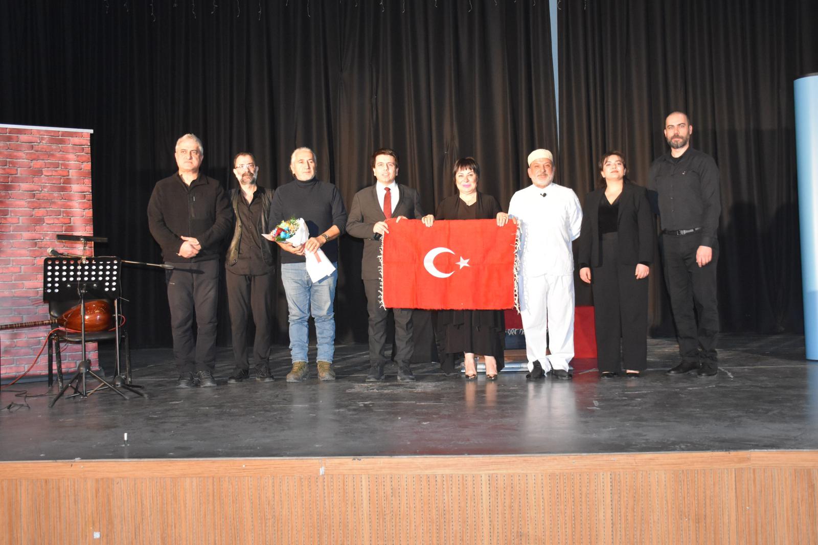 Siirt’te “Bizim Akif” oyunu sahnelendi