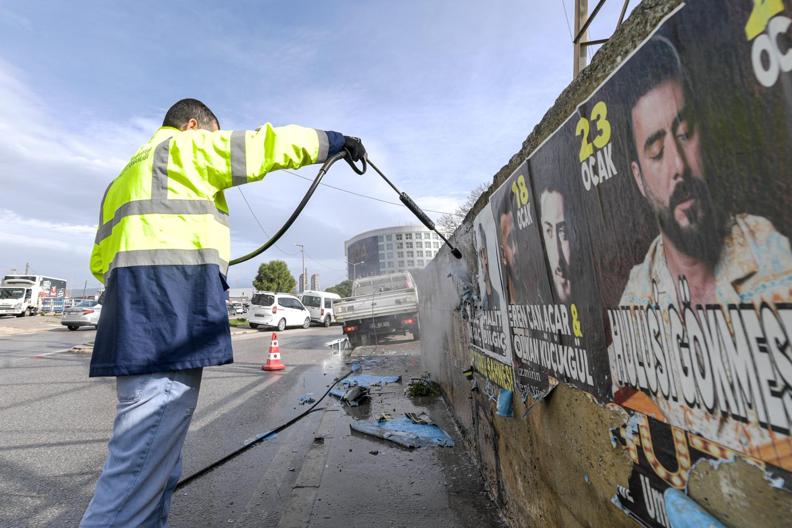 İzmir’de izinsiz ilan ve reklam afişlerine karşı denetim