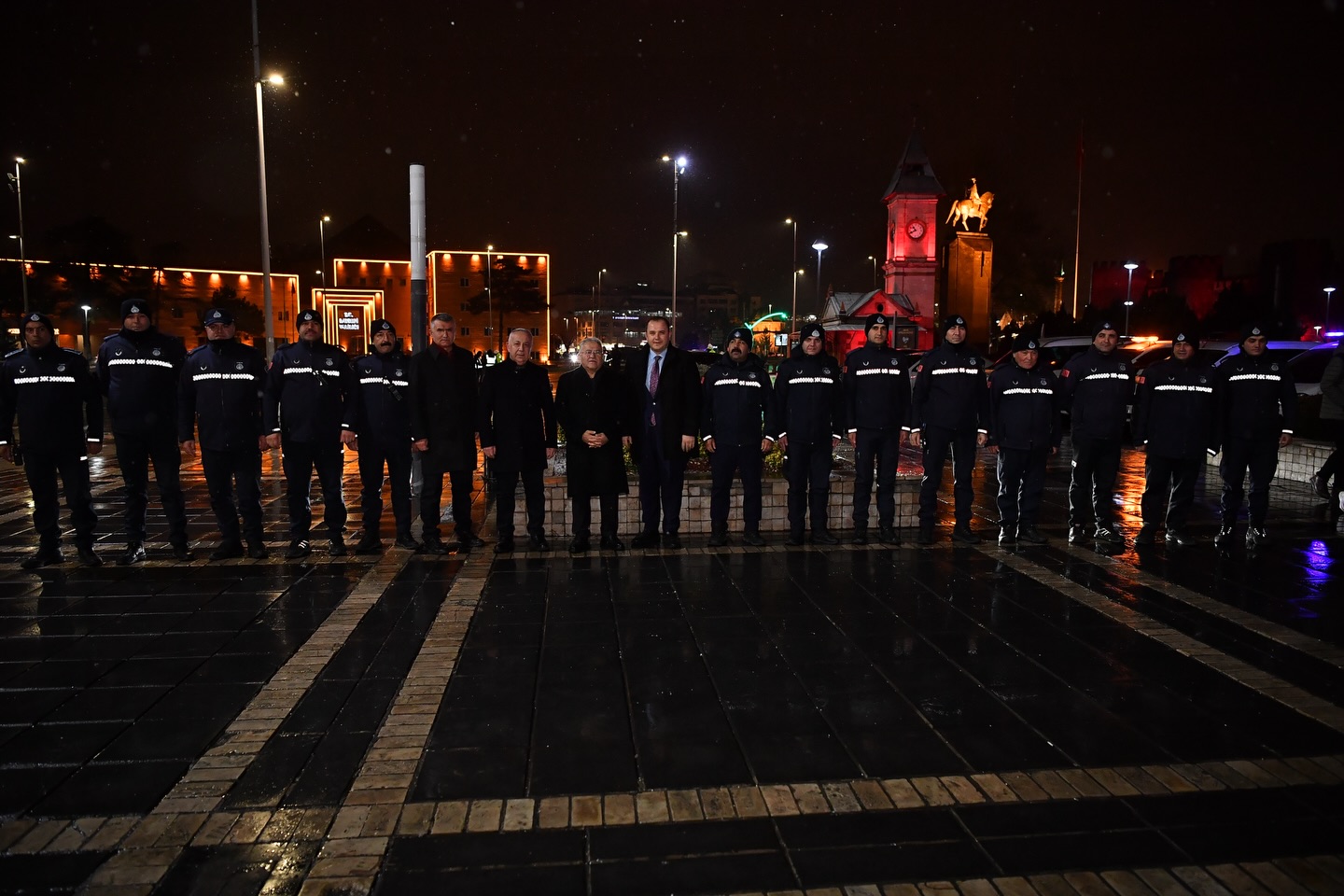 Başkan Büyükkılıç, yılbaşında görevli personeli ziyaret etti