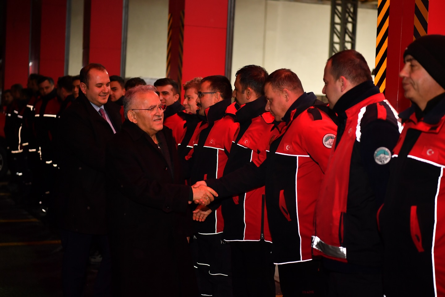 Başkan Büyükkılıç, yılbaşında görevli personeli ziyaret etti