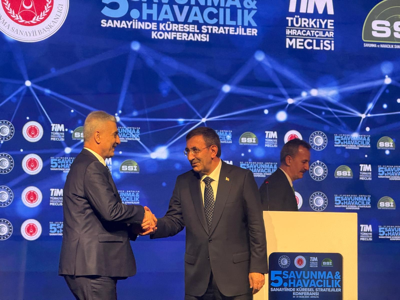 Savunma ve Havacılıkta 2025 İhracat Şampiyonları ödüllerini aldı