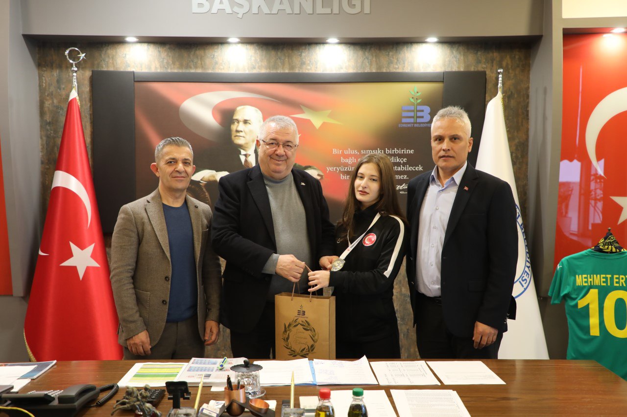 Edremitli milli sporcu Yanıt’tan Başkan Ertaş’a ziyaret