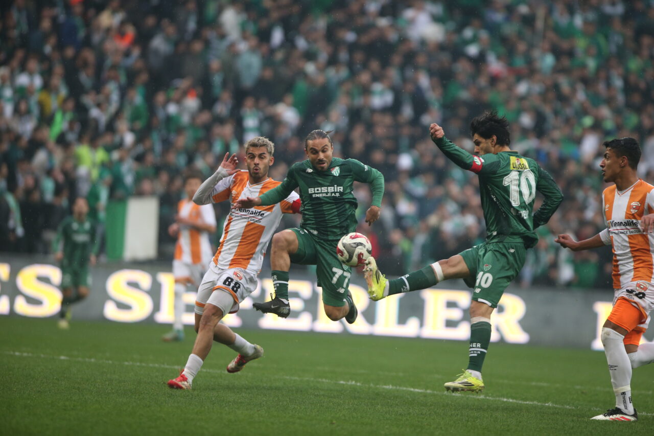 Bursaspor, Adanaspor A.Ş’yi 6-0 mağlup etti