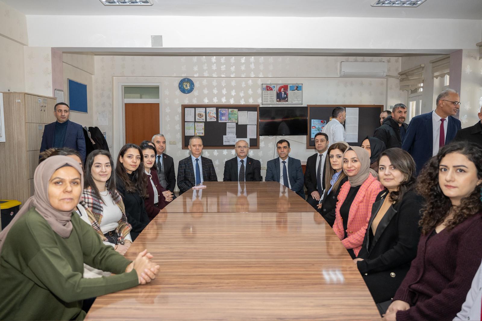 Başkan Er, Barguzu Ortaokulu’nu ziyaret etti