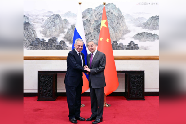 Wang Yi ve Şoygu bir araya geldi