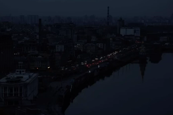 Cumartesi günü Ukrayna’nın birçok şehri ve komşu Moldova’da elektrik kesintileri yaşandı