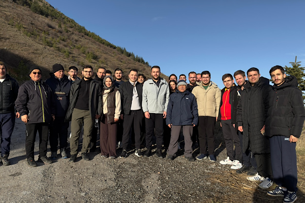 Başkan Büyükkılıç Ali Dağı’nda gençlerle yürüdü