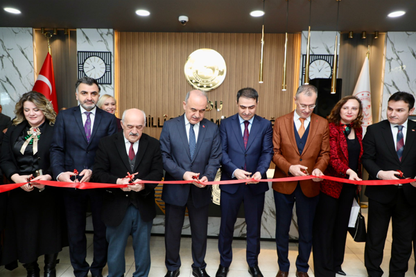 Vali Erol, “Sanatın Diliyle Değerlerimiz” temalı serginin açılışına katıldı