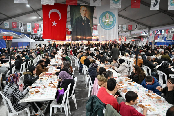 Başkan Dutlulu, Manisa halkıyla iftar sofrasında buluştu