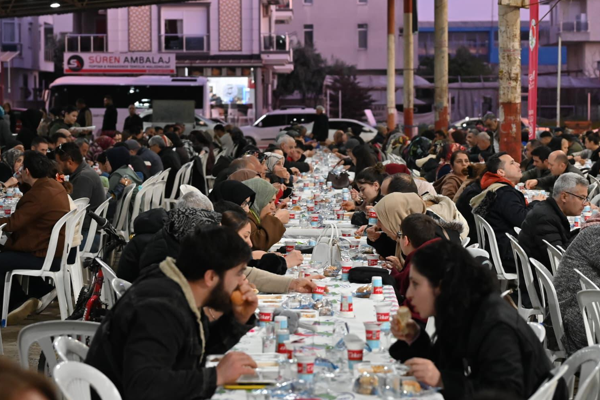 Kepez’de vatandaşlar iftar sofralarında buluştu