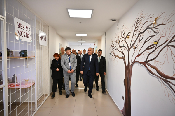 Vali Zorluoğlu, Yeşilay Rehabilitasyon Merkezi’ni ziyaret etti