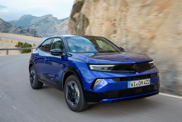 Opel, Corsa ve Mokka’nın 48V hibrit versiyonu Türkiye’de