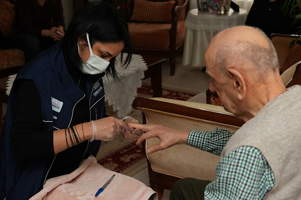 Kadıköy’de 65 yaş üstüne evde kuaförlük hizmeti