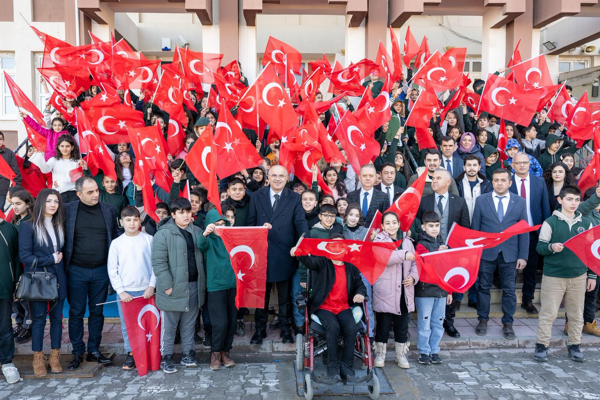 Başkan Er, Barguzu Ortaokulu’nu ziyaret etti