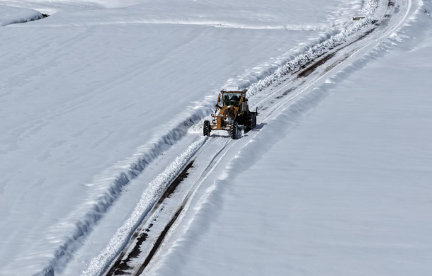 Van’da karla mücadele çalışmaları devam ediyor