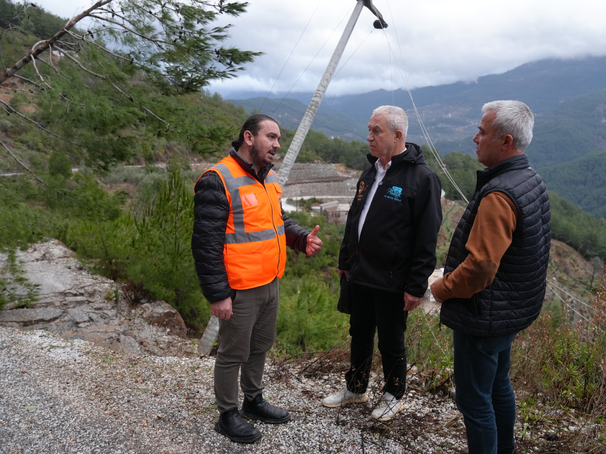 Başkan Özçelik’ten yağışlardan etkilenen yerlerde inceleme