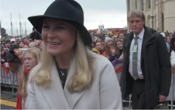 Norveç Başbakanı, veliaht prensesin “kötü karar” itirafına katıldığını söyledi