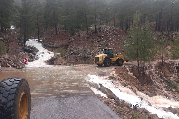 Kayseri’de yağış sonrası saha çalışmaları sürüyor