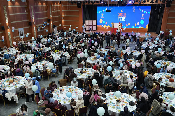 AK Parti İstanbul İl Başkanlığı’nda çocuk iftarı düzenlendi